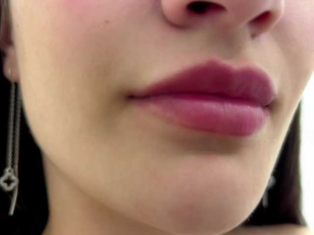 FloVelardes's BongaCams show and profile