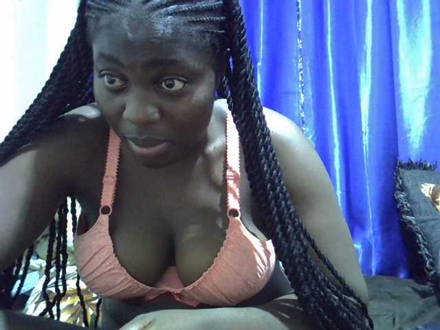 Playqueen live cam on BongaCams