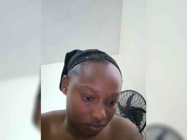 Prettyebony-1 webcam