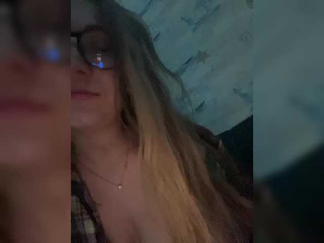 Lillii1's BongaCams show and profile