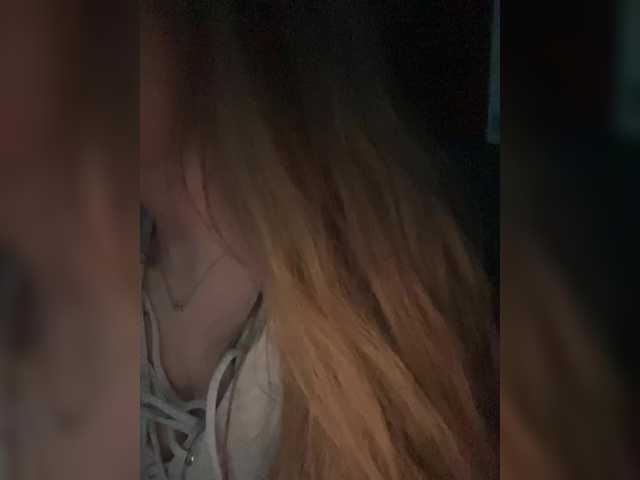 Lillii1 Live Cam and Statistics on UnifiedCams