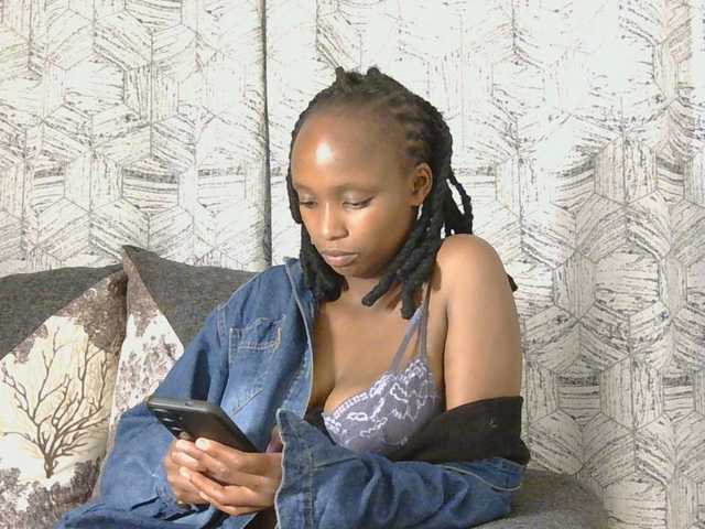 kinkydolll live cam on BongaCams