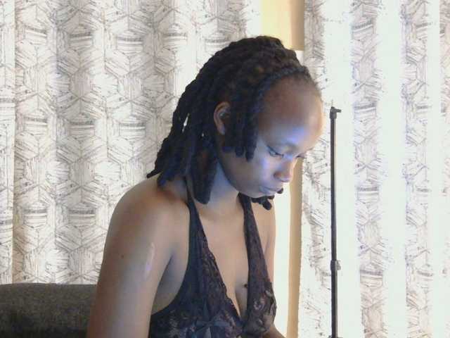 kinkydolll live cam on BongaCams