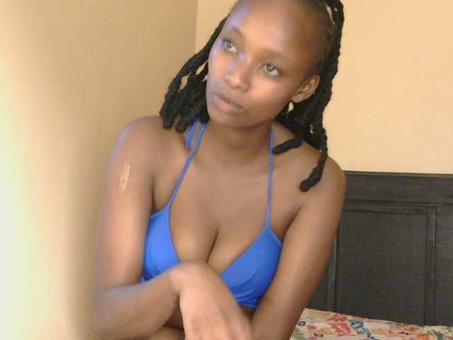 kinkydolll live cam on BongaCams