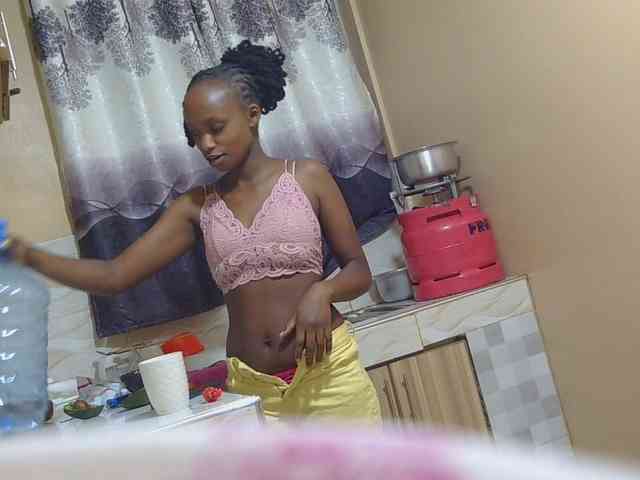 kinkydolll webcam