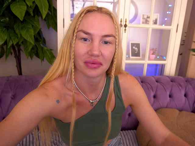 SavageKisses webcam