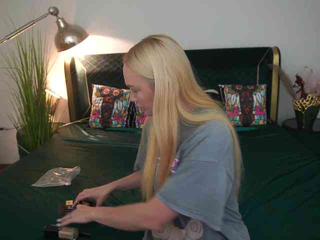 SavageKisses webcam