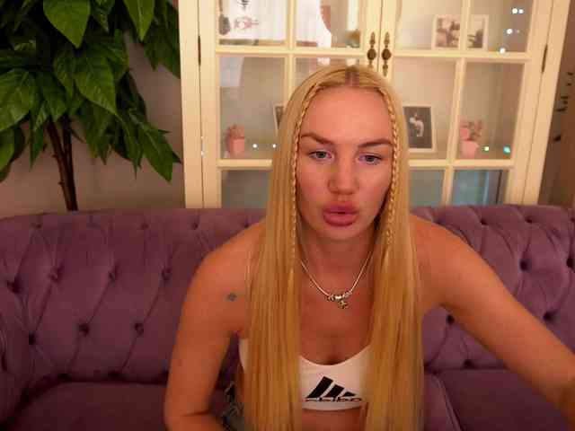 SavageKisses webcam