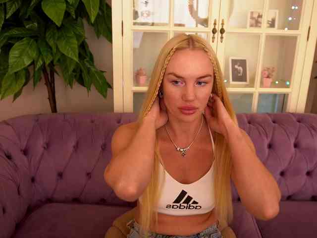 SavageKisses webcam