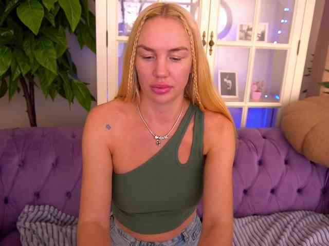 SavageKisses webcam