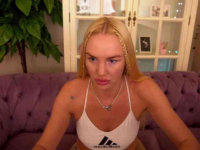 SavageKisses webcam