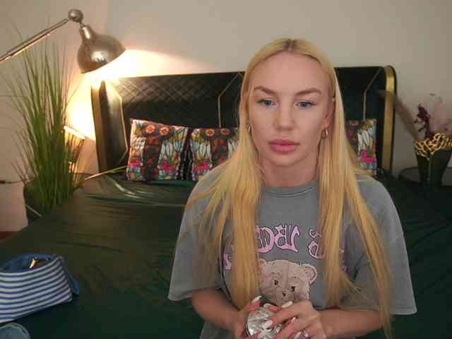SavageKisses webcam