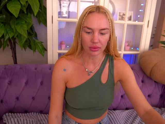 SavageKisses webcam