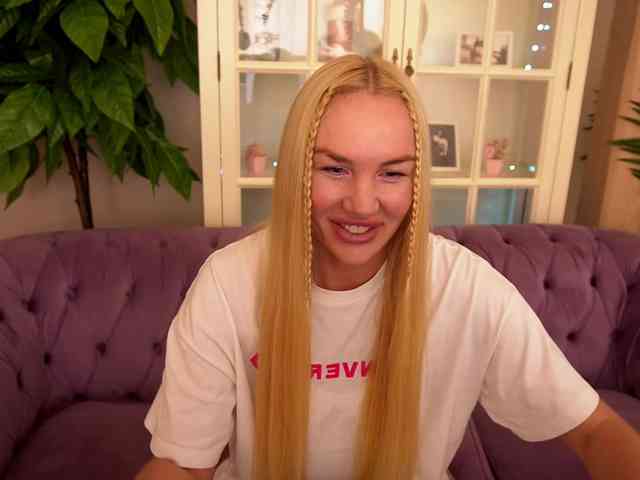 SavageKisses webcam