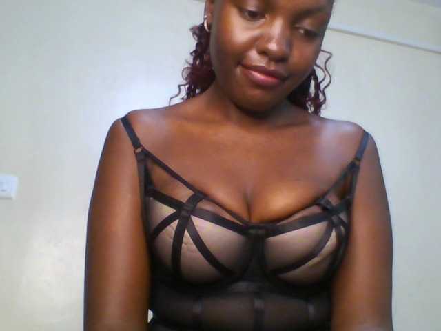 Leslie-ann1 live cam on BongaCams