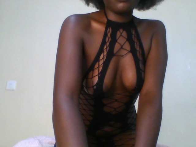 Leslie-ann1's BongaCams show and profile