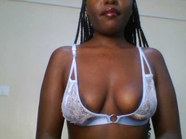 Leslie-ann1 live cam on BongaCams