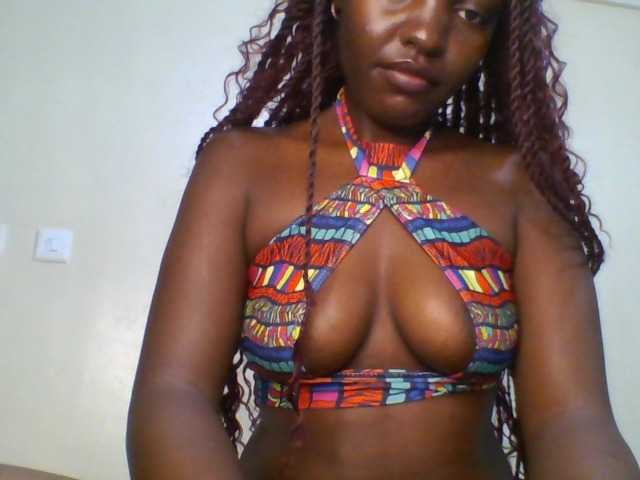 Leslie-ann1 live cam on BongaCams