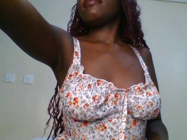 Leslie-ann1, live now on BongaCams