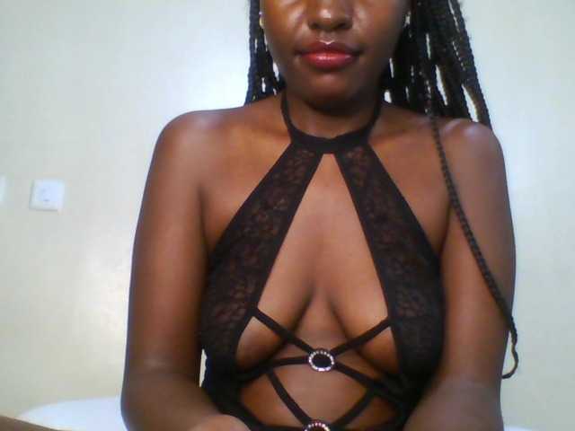 Leslie-ann1 live cam on BongaCams