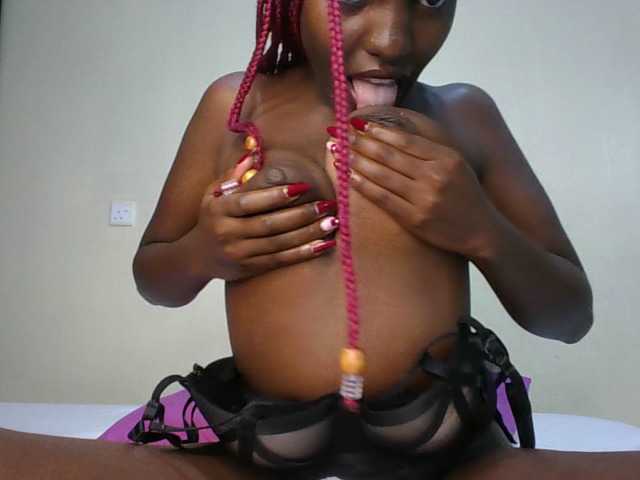 Leslie-ann1 live cam on BongaCams