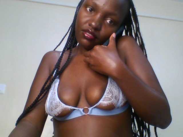 Leslie-ann1 live cam on BongaCams