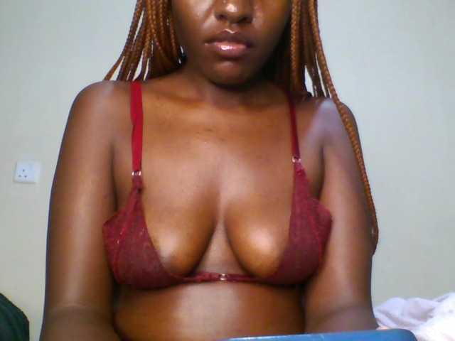 Leslie-ann1 live cam on BongaCams