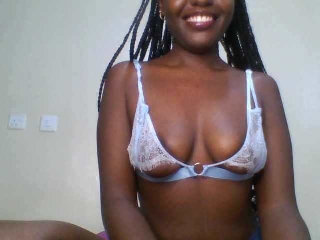 Leslie-ann1 live cam on BongaCams