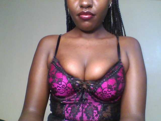 Leslie-ann1 live cam on BongaCams