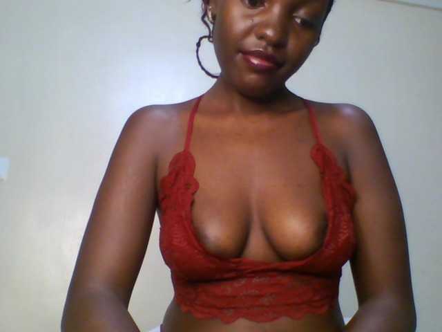 Leslie-ann1 live cam on BongaCams