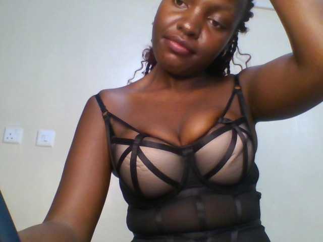 Leslie-ann1 live cam on BongaCams