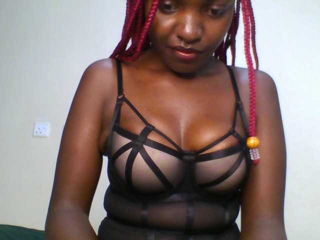 Leslie-ann1 live cam on BongaCams