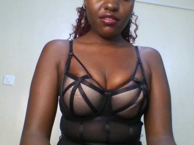 Leslie-ann1 live cam on BongaCams
