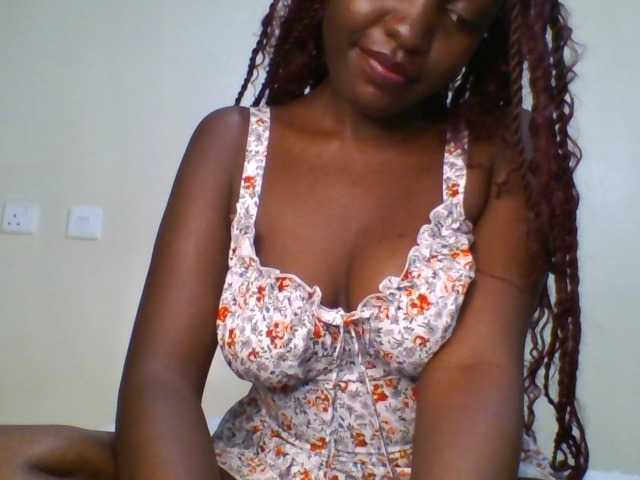 Leslie-ann1, live now on BongaCams