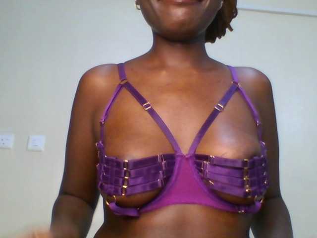 Leslie-ann1 live cam on BongaCams