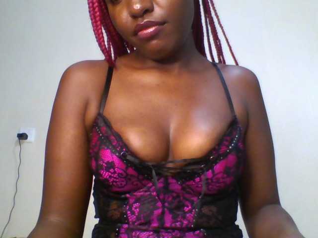 Leslie-ann1 live cam on BongaCams