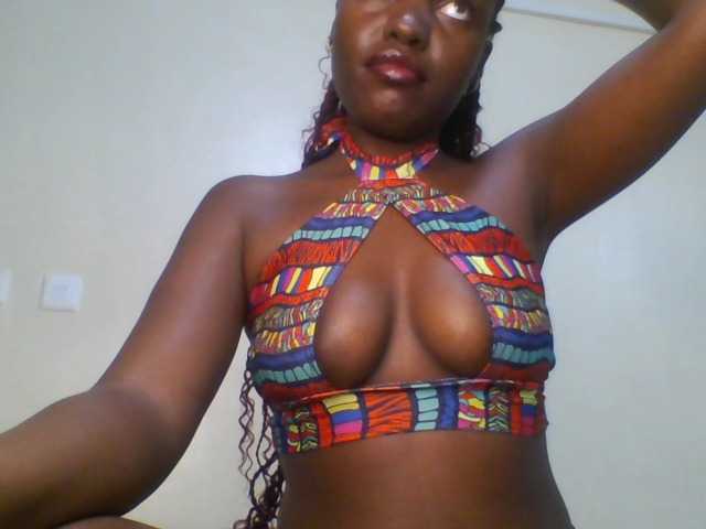 Leslie-ann1 live cam on BongaCams