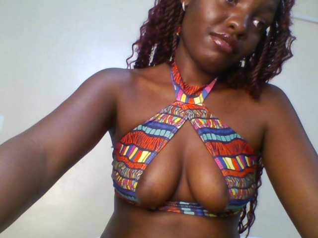 Leslie-ann1 live cam on BongaCams