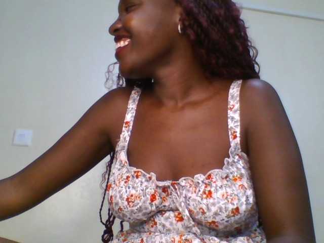 Leslie-ann1, live now on BongaCams
