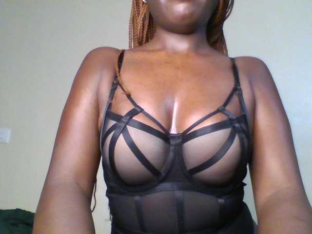 Leslie-ann live webcam show