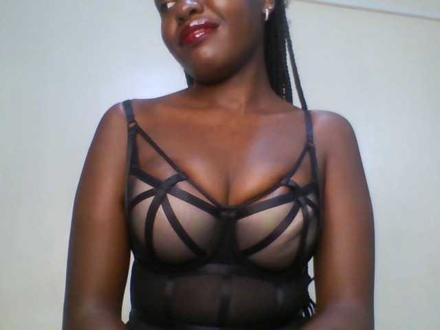 Leslie-ann1 live cam on BongaCams