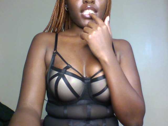 Leslie-ann1 live cam on BongaCams