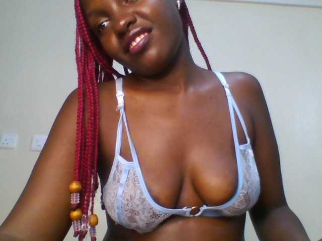 le modèle Leslie-ann est en webcam porno dans un show sur le site bongacams, il possède les tags suivants: Ebony,Redhead,Shaved