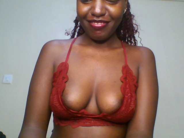 Leslie-ann1 live cam on BongaCams