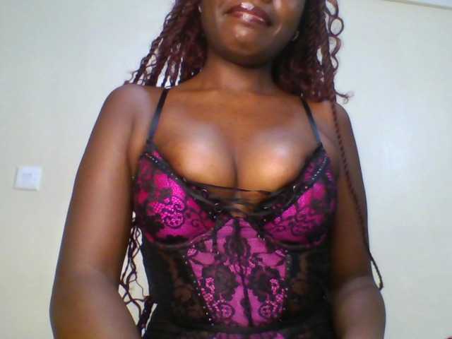 Leslie-ann1 live cam on BongaCams