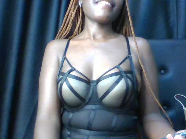 Leslie-ann live webcam show