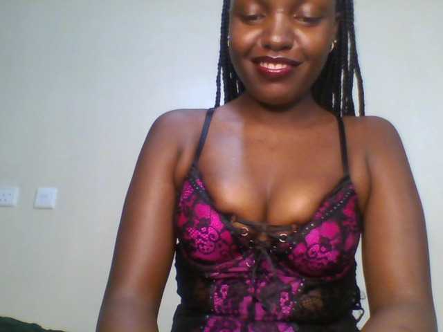 Leslie-ann1 live cam on BongaCams