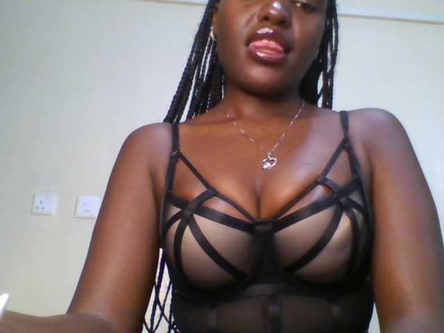 Leslie-ann1 live cam on BongaCams