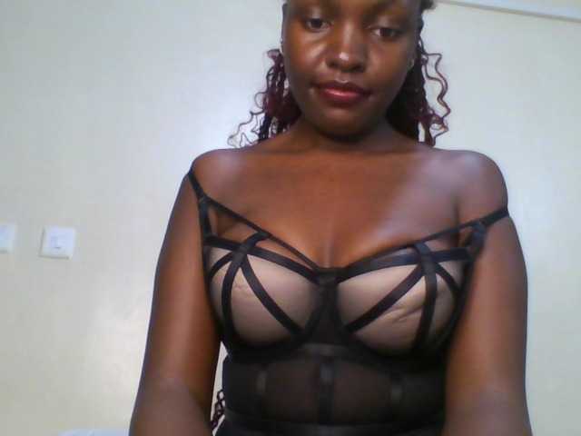 Leslie-ann1 live cam on BongaCams