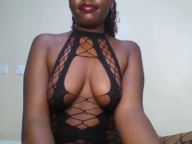 Leslie-ann1 live cam on BongaCams